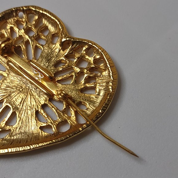 Large Metal Gold Tone Heart Brooch - Picture 16 of 16